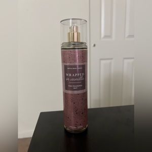 BATH & BODY WORKS - Wrapped in Vanilla